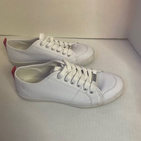 Guess women's White Faux leather lace-up sneakers, Size 7.5 - Picture 5 of 7